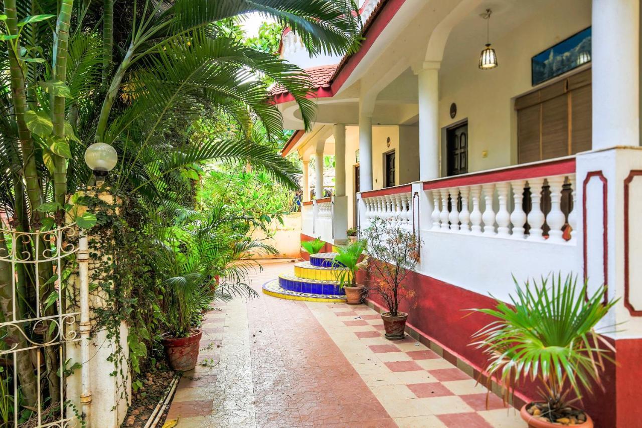 Oyo 13311 The White Feather Hotel Mandrem Esterno foto